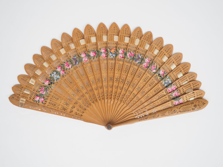Eventail XIXème à feuilles brisées, à 21 Brins + 2. Bois finement repe
