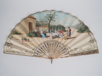 Vente aux enchères Eventail XIXème à feuilles pliées, à 16 brins + 2 MB. Monture en nacre
