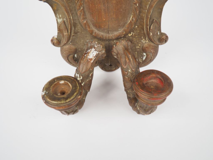 Applique double de style Régence en bois sculpté et polychrome à décor