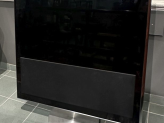Vente aux enchères BANG   OLUFSEN.  Téléviseur BeoVision 10-40