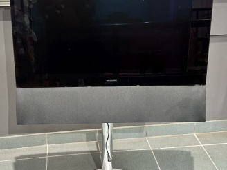 Vente aux enchères BANG   OLUFSEN.  Téléviseur Beovision 6-26 noir