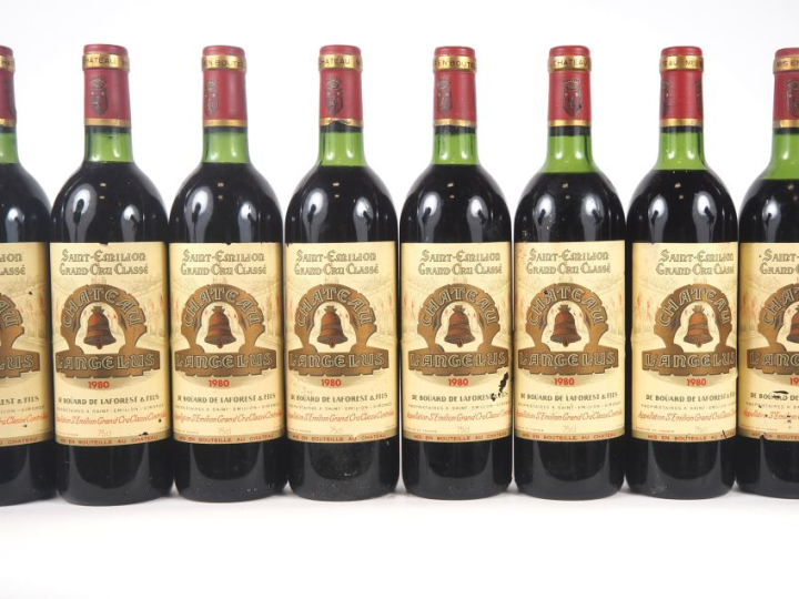 8 BOUTEILLES CHÂTEAU L'ANGELUS GCC  ST ÉMILION - 1980 - 3 BG/2 LB/2 HE