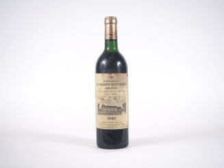 Vente aux enchères 1 BOUTEILLE CHÂTEAU LA MISSION HAUT BRION CC GRAVES - 1985 - LB/ELS 