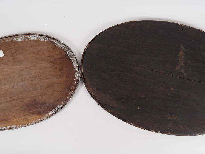 Vietnam, vers 1920 Deux plateaux en bois, à décor en marqueterie de na
