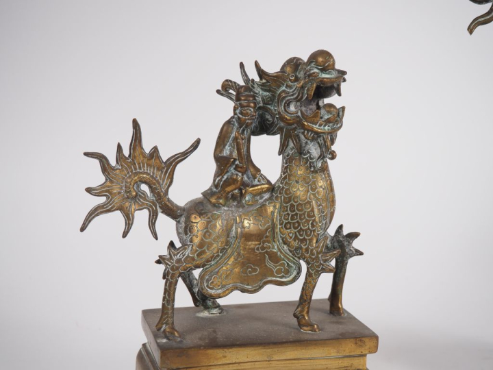 Vietnam, vers 1900 Garniture en bronze composée d’une coupe couverte s