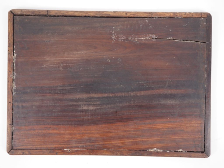 Vietnam, vers 1920 Plateau en bois à décor en marqueterie de nacre d’o
