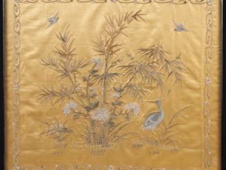 Vente aux enchères Indochine, début XXe siècle, Deux tentures en soie et lin brodé à déco