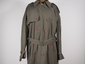 Vente aux enchères Yves SAINT LAURENT, pour homme Trench d’homme en coton (35%) et polyes