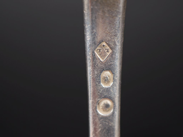 Ensemble de couverts dépareillés en argent, poinçons XVIIIème, Vieilla