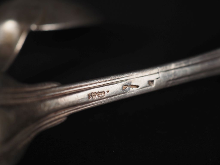 Ensemble de couverts dépareillés en argent, poinçons XVIIIème, Vieilla