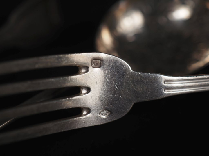 Ensemble de couverts dépareillés en argent, poinçons XVIIIème, Vieilla