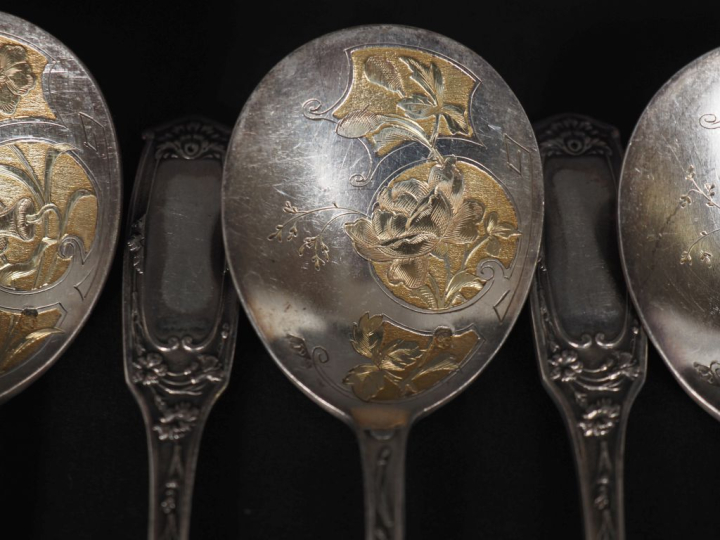 Service à glace de style Louis XVI en argent et vermeil, poinçon Miner