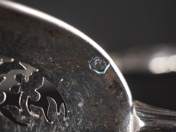 4 pièces de service en argent poinçon Minerve et argent fourré Poids t
