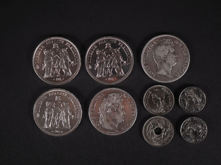 Ensemble comprenant :  - deux pièces de 10 Francs en argent, 1967124 g