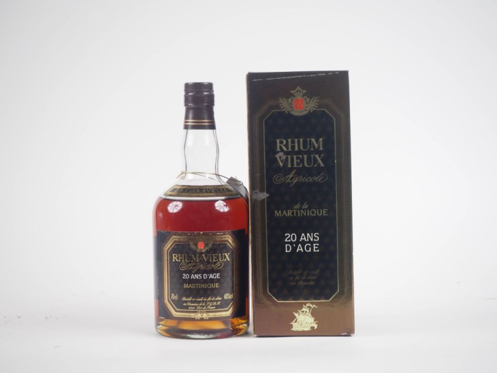 1 BOUTEILLE RHUM VIEUX LA CARAVELLE 20 ANS D'AGE 70 cl - 40 % - COFFRE