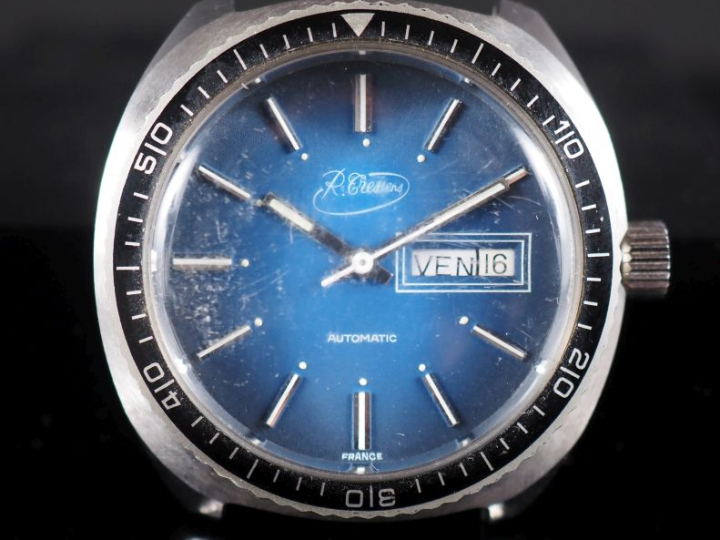 R. CRESSENS N° 77234 Vers 1970 Montre-bracelet de plongée en acier.  B
