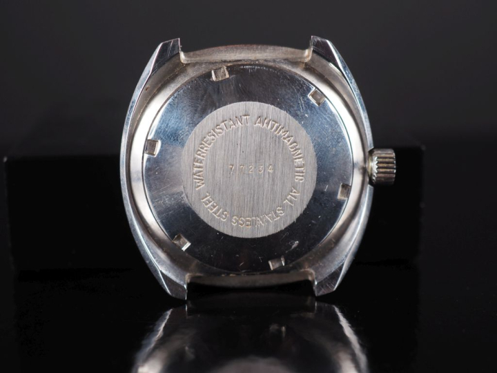 R. CRESSENS N° 77234 Vers 1970 Montre-bracelet de plongée en acier.  B