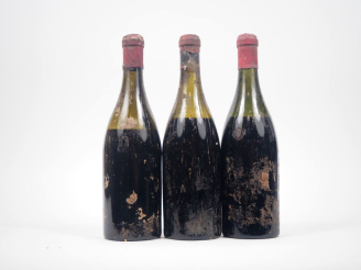 Vente aux enchères 3 BOUTEILLES ALOXE CORTON - 1921 - PRÉSUMÉES/1 à 7,5 cm/1 à 7,2 CM/1 à