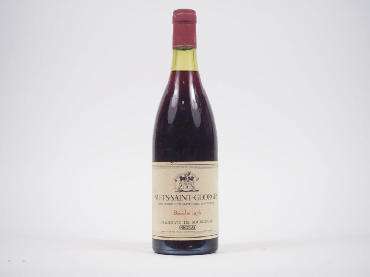 1 BOUTEILLE NUITS ST GEORGES NICOLAS - 1976 - 2,6 CM/ELS 