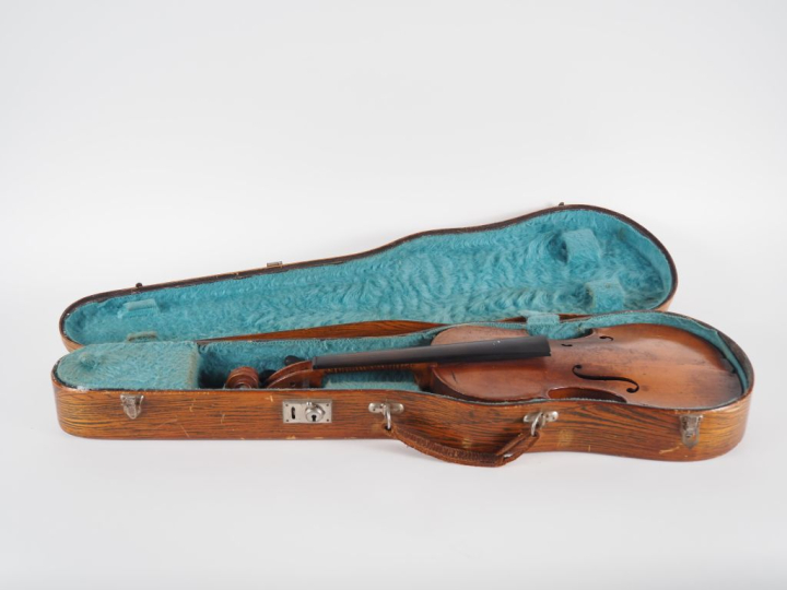 Violon 	français fait à Mirecourt, non filté	. 358mm. 	bon état	, à mo