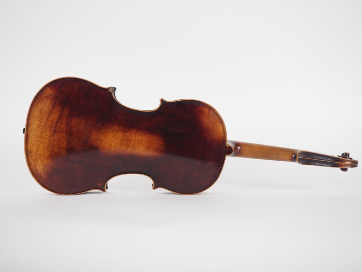 Violon 	français non fileté fait à Mirecourt vers 1900. 	359mm	 bon ét