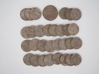 Vente aux enchères 30 pièces de 10 francs Turin en argent. On y joint une pièce de 20 fra