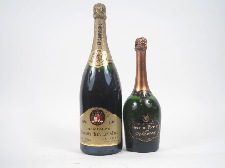 2 BOUTEILLES CHAMPAGNE : 1 LAURENT PERRIER 'CUVÉE GRAND SIÈCLE" NIVEAU