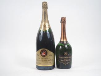 Vente aux enchères 2 BOUTEILLES CHAMPAGNE : 1 LAURENT PERRIER 'CUVÉE GRAND SIÈCLE" NIVEAU