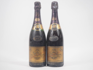 Vente aux enchères 2 BOUTEILLES CHAMPAGNE VEUVE CLICQUOT PONSARDIN ROSÉ - 1970 - NIVEAU B