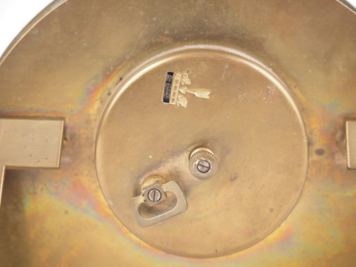 Pendule calendrier Art Déco en bronze.