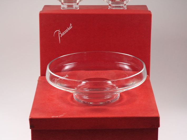 BACCARAT.  Partie de service à sorbet comprenant : 9 coupes et une jat