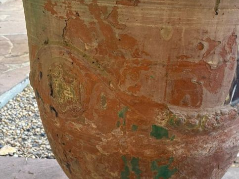 BOISSET à Anduze.  Vase de jardin en terre cuite, traces d'émail vert.