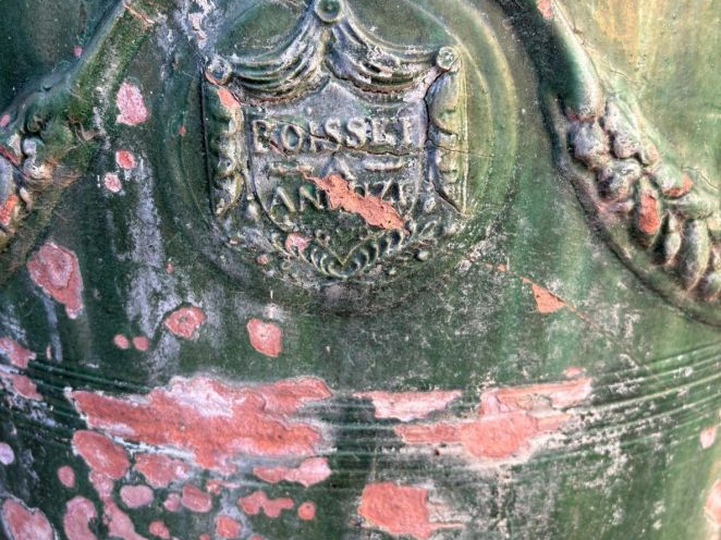 BOISSET à Anduze. Grand vase de jardin en terre vernissée verte. (manq