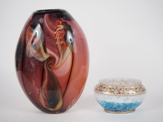 Vente aux enchères Grand vase ovoide contemporain en verre multi couches.  H. 38 cm Coupe