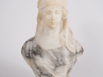 Vente aux enchères Ecole française XXème. "belle orientale" Sculpture en albâtre  H. 36 c