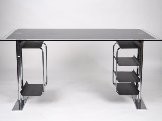 Vente aux enchères Bureau ministre Design en verre et métal. Dim. 76 x 85 x 150 cm