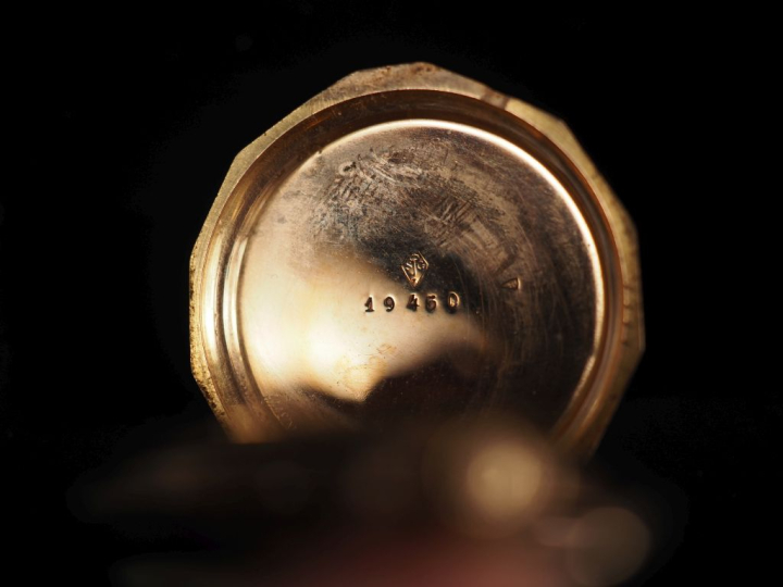 Montre de col Napoléon III en or jaune 750.  Cadran à chiffres romains