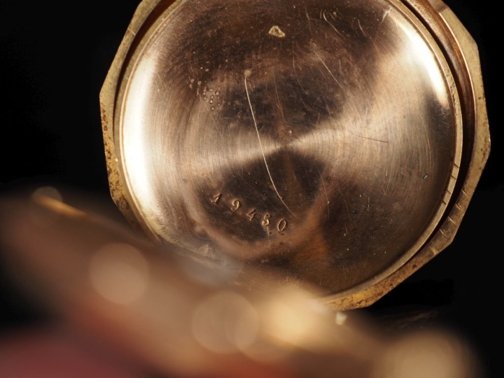 Montre de col Napoléon III en or jaune 750.  Cadran à chiffres romains