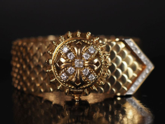 Vente aux enchères UTI Montre bracelet de dame à secret en platine et or jaune 750.  Ravi