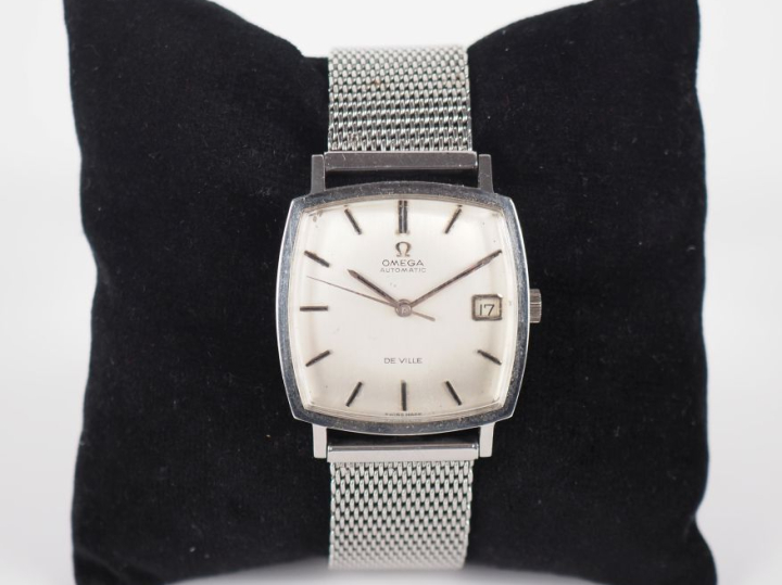 OMEGA, de Ville Ref. 162.025 Montre bracelet en acier.  Boitier carré 