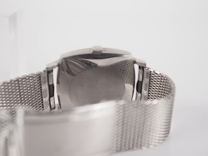 OMEGA, de Ville Ref. 162.025 Montre bracelet en acier.  Boitier carré 