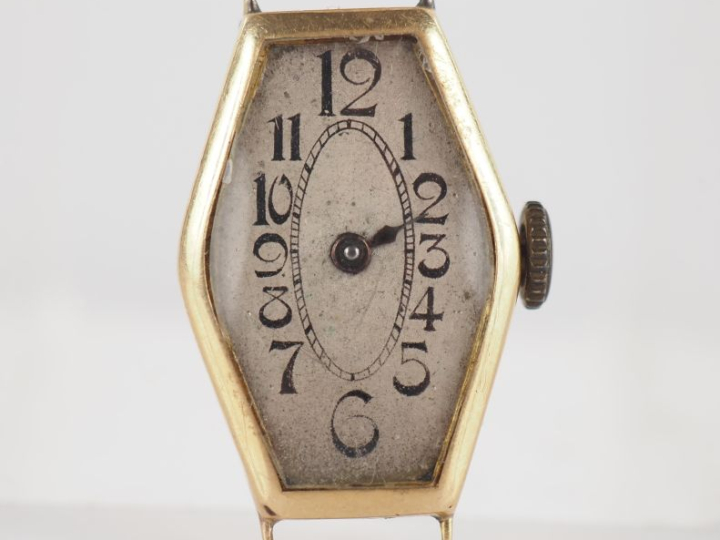 Boitier de montre de style Art déco en pans coupés en or jaune 750.  C