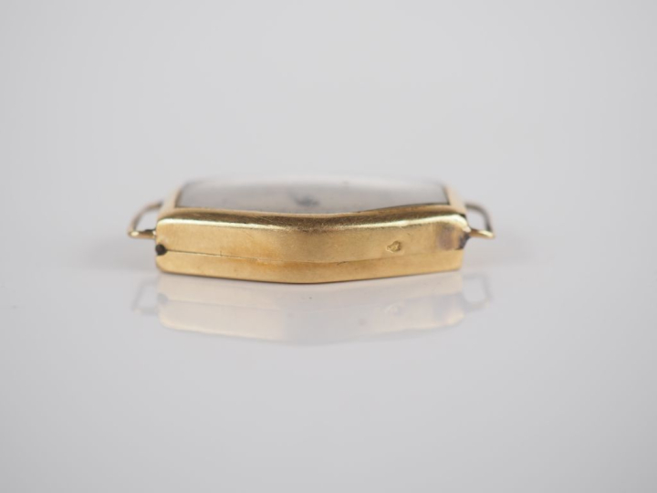Boitier de montre de style Art déco en pans coupés en or jaune 750.  C