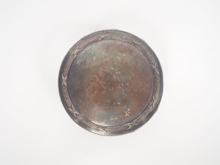 Boîte couverte de style Louis XVI en argent 925 à décor de tiges enrub