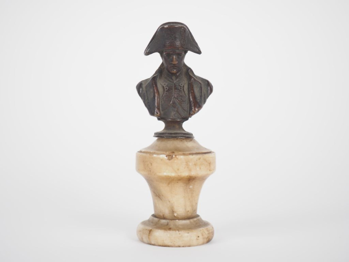 Sujet XIXème en bronze à patine brune, "buste de Napoléon" sur un socl