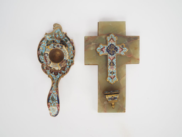 Passe-couloir Napoléon III en émaux cloisonnés à décor de fleurs. L. 4
