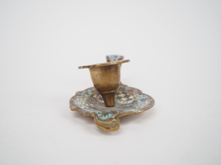 Passe-couloir Napoléon III en émaux cloisonnés à décor de fleurs. L. 4