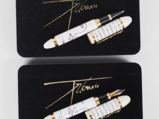 Vente aux enchères Pierre-Yves TREMOIS. Stylo plume et stylo bille "Himalaya", dans leur 