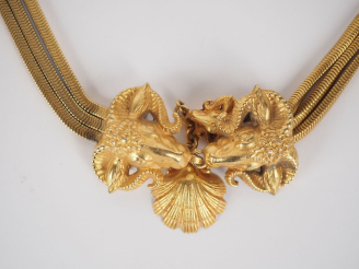 Vente aux enchères Ceinture fantaisie en métal doré à maille souple à décor de mufles de 