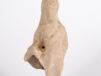 Vente aux enchères Méditerranée grecque. V-IVe s. av. J.-C. Figurine en terre cuite. 12 c